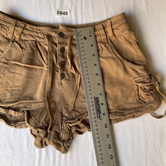 Maunces Women’s Short Shorts size 3/4, Brown/Tan, 100% Rayon - Picture 3 of 8